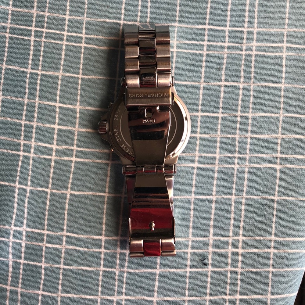 Micheal Kors Watch - Picture 2 of 4